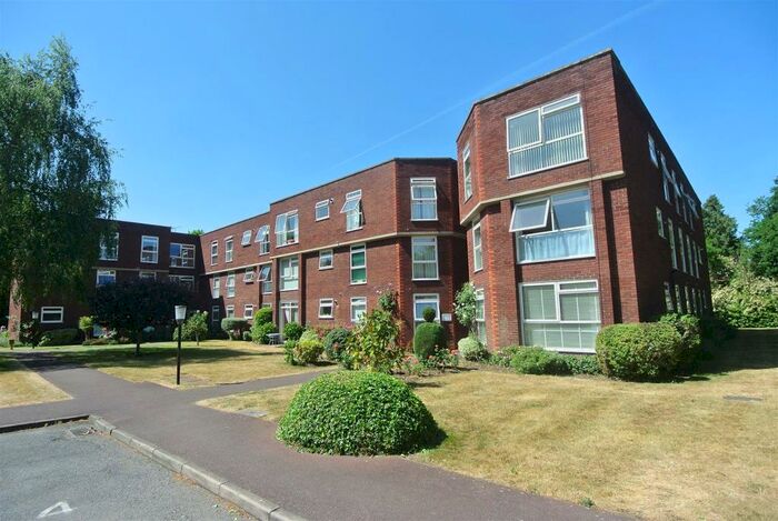 2 Bedroom Apartment To Rent In Weybridge, KT13