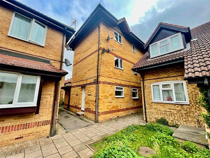 1 Bedroom Flat For Sale In Cook Square, Erith, Kent, DA8