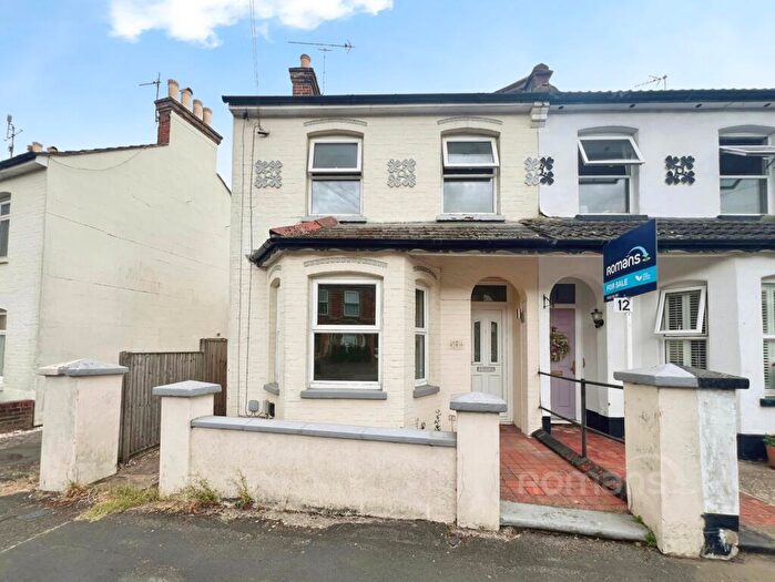 3 Bedroom Semi-Detached House For Sale In St. Georges Road, Aldershot, Hampshire, GU12