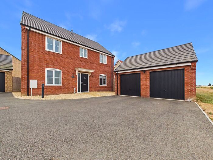 4 Bedroom Detached House For Sale In Jayne Gardens, Crowland, PE6