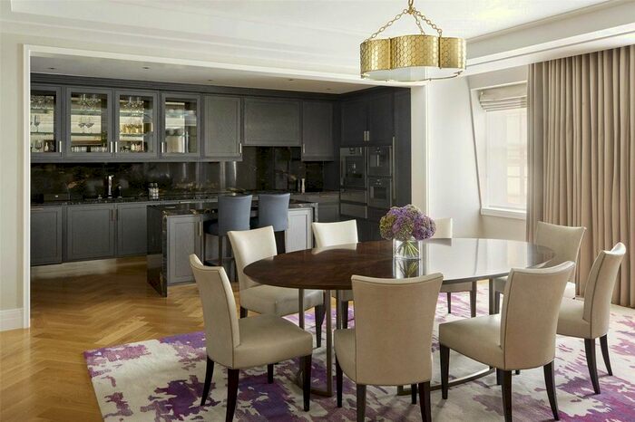 2 Bedroom Property To Rent In Trinity Square, London, EC3N