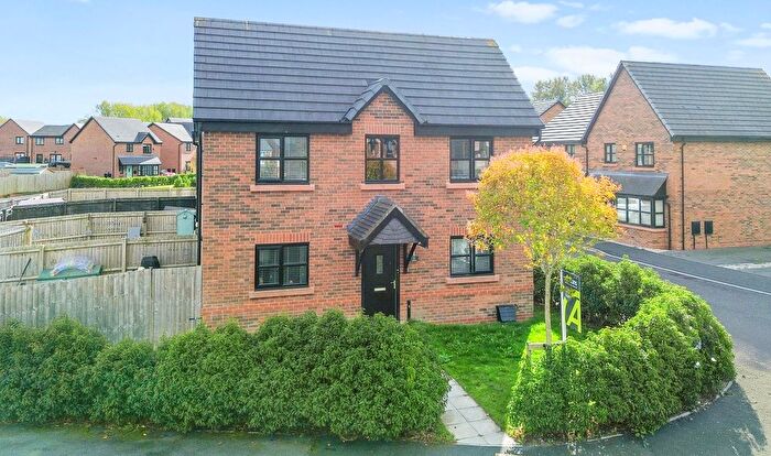 3 Bedroom Semi-detached House For Sale In Hilldale, Ashton-In-Makerfield, WN4