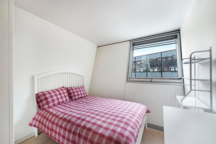 2 Bedroom Apartment To Rent In Hester Road, London, SW11