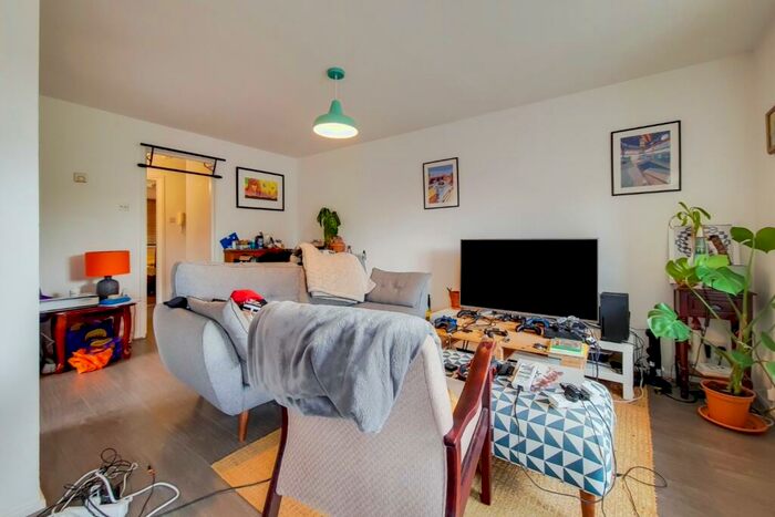 2 Bedroom Flat To Rent In Sterling Gardens, London, Greater London, SE14