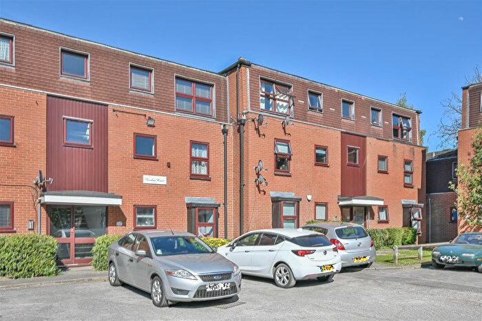 2 Bedroom Flat For Sale In Gresham Road, Brentwood, CM14