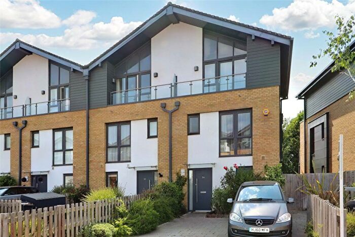 4 Bedroom End Of Terrace House To Rent In Woking, GU22