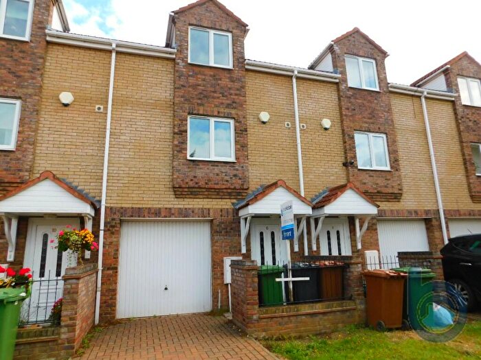 3 Bedroom Town House To Rent In Isherwood Close, Peterborough, Cambridgeshire, PE1