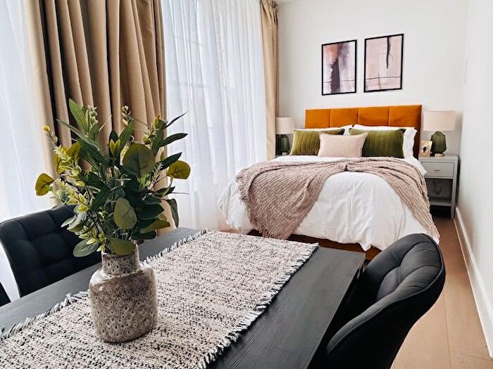 Studio To Rent In High Street, Sittingbourne, ME10