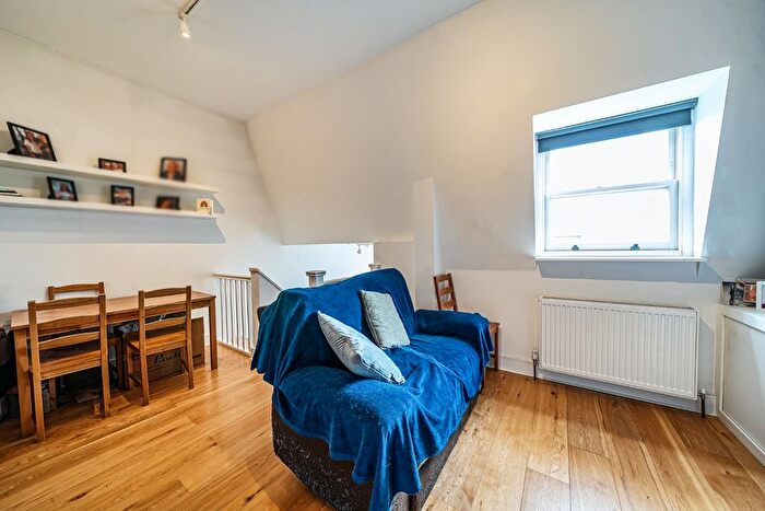 1 Bedroom Flat For Sale In Rookstone Road, London, SW17