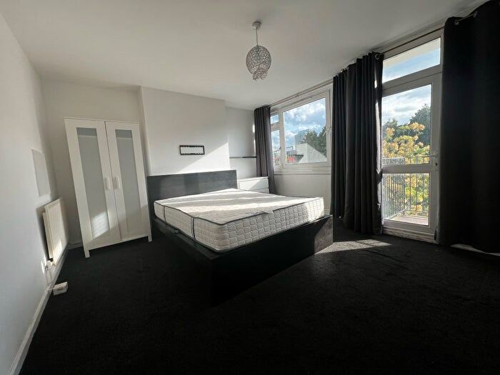 3 Bedroom Semi-Detached House To Rent In Herent Drive, Ilford, IG5