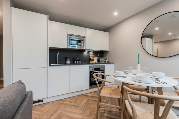 2 Bedroom Flat To Rent In Clapham Common North Side, London, SW4