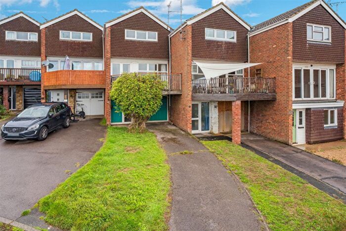 4 Bedroom Town House For Sale In Bideford Green, Linslade, Leighton Buzzard, LU7