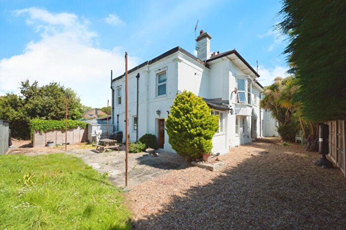 3 Bedroom Flat For Sale In Stamford Avenue, Hayling Island, Hampshire, PO11