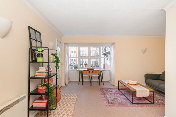 1 Bedroom Flat For Sale In Ferrymans Court, City Centre, BS2