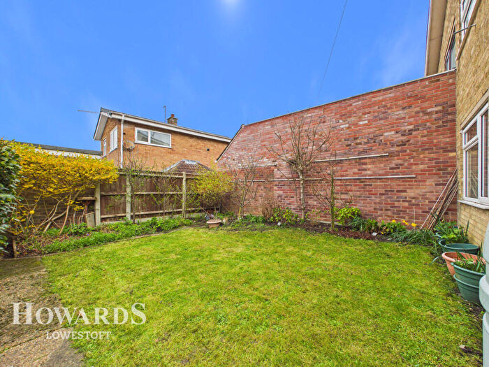 3 Bedroom Semi-Detached House For Sale In Beverley Close, South Oulton Broad, NR33