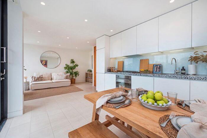 2 Bedroom Flat To Rent In Latitude House, Oval Road, Primrose Hill, London, NW1