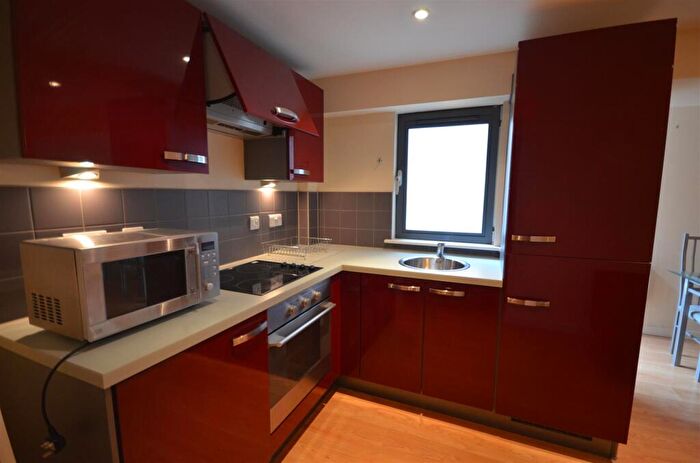 Apartment To Rent In Apt, York Place, Leeds, LS1