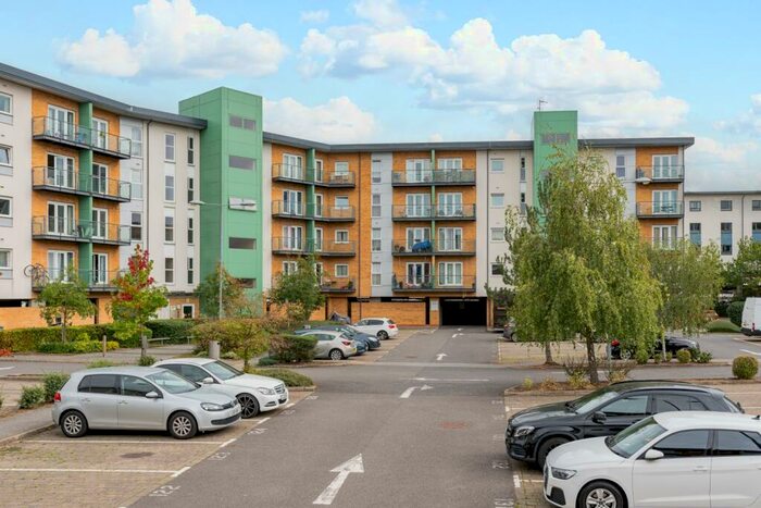 2 Bedroom Flat For Sale In Parkhouse Court, Hatfield, Hertfordshire, AL10