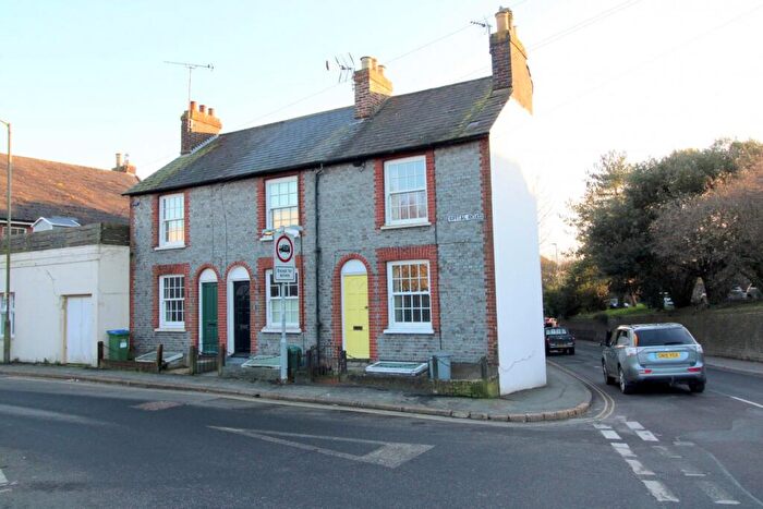 2 Bedroom House To Rent In Spital Road, BN7