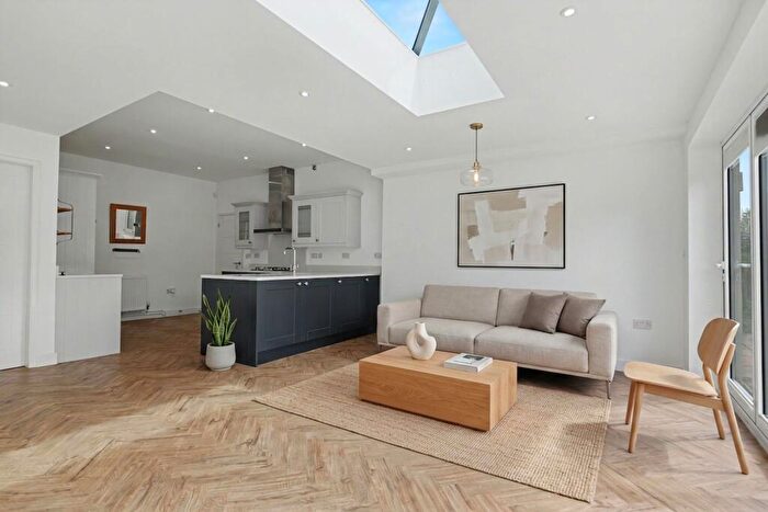 4 Bedroom Detached Bungalow For Sale In Wayside Drive, Oadby, LE2