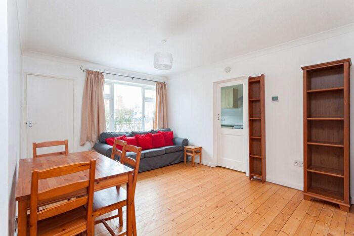 1 Bedroom Flat To Rent In Wallwood Road, Leytonstone, E11
