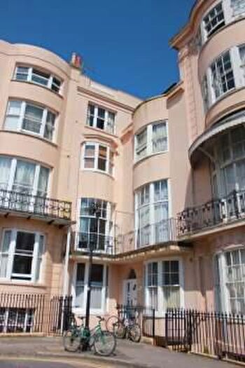 Flat To Rent In Bedford Square, Brighton, East Sussex, BN1