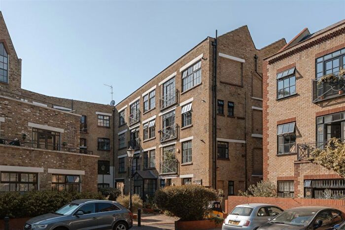 2 Bedroom Flat For Sale In Colvestone Crescent, Hackney, E8