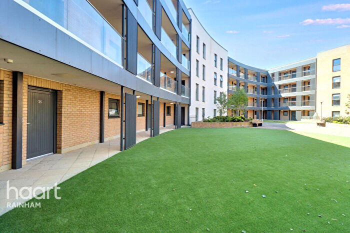 2 Bedroom Apartment For Sale In Broadis Way, Rainham, RM13
