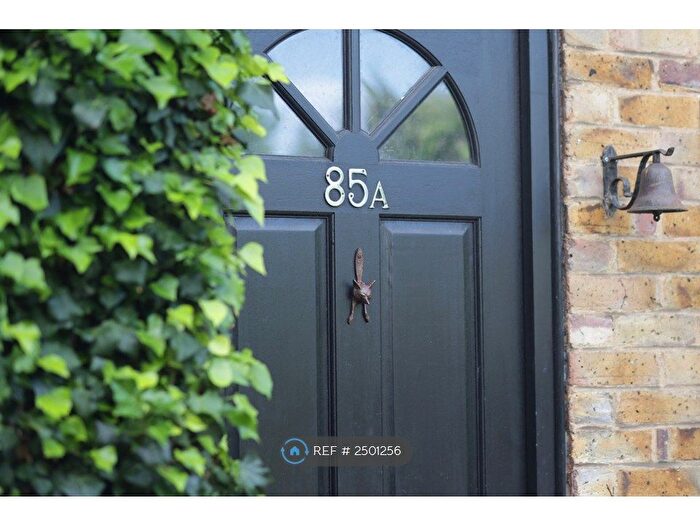 1 Bedroom Studio To Rent In Eastern Road, Romford, RM1