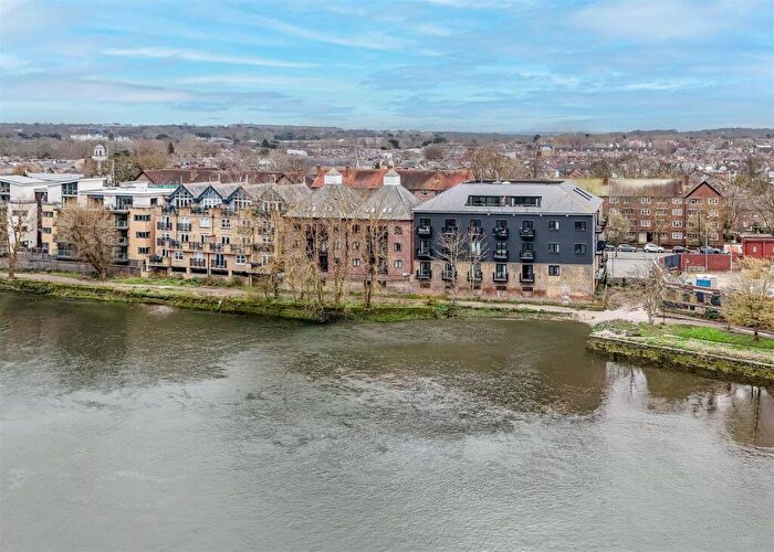 2 Bedroom Flat For Sale In Boatrace Court, Mortlake High Street, London, SW14