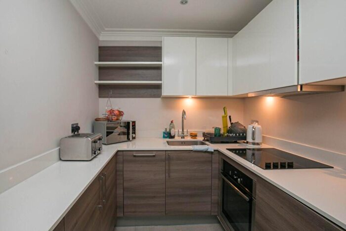 2 Bedroom Flat To Rent In Farnham Common, SL2
