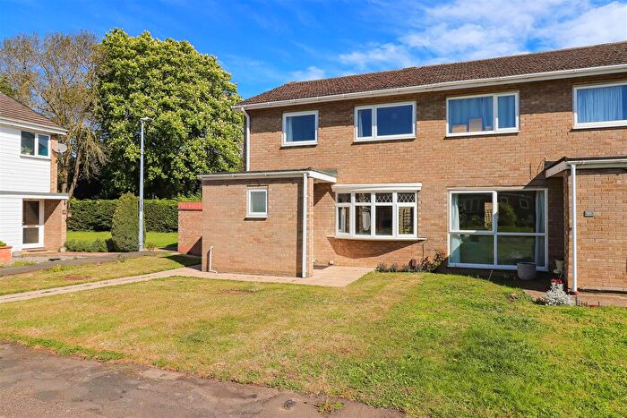 3 Bedroom Semi-detached House To Rent In Shirley Close, Cambridge, CB24