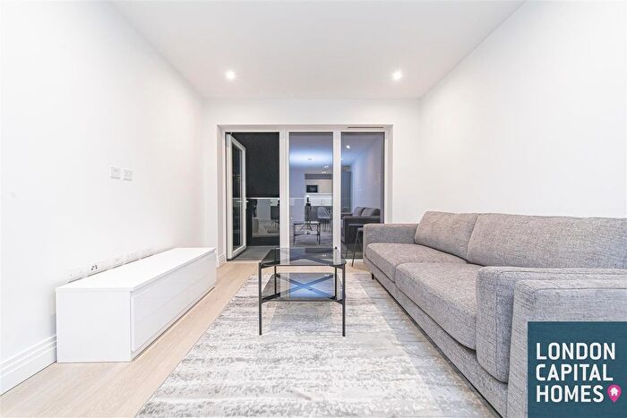 1 Bedroom Flat To Rent In Chapman House, Filmworks Walk, Ealing, W5