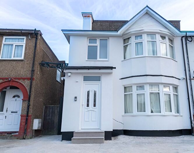 Studio To Rent In Stag Lane, Edgware, HA8