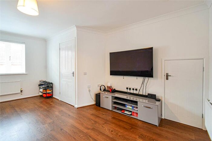 3 Bedroom End Of Terrace House For Sale In Freeman Road, Devizes, Wiltshire, SN10