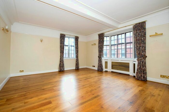 3 Bedroom Flat To Rent In Hornton Street, London, W8