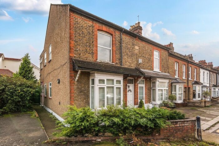 1 Bedroom Flat For Sale In Mead Road, Edgware, Greater London., HA8