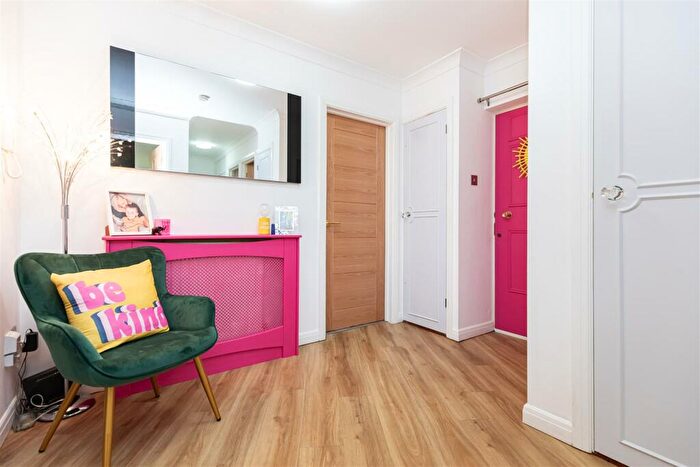 2 Bedroom Apartment To Rent In Branksome Wood Road, Bournemouth, BH4