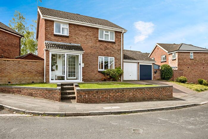 4 Bedroom Detached House For Sale In Beaver Close, Horsham, RH12