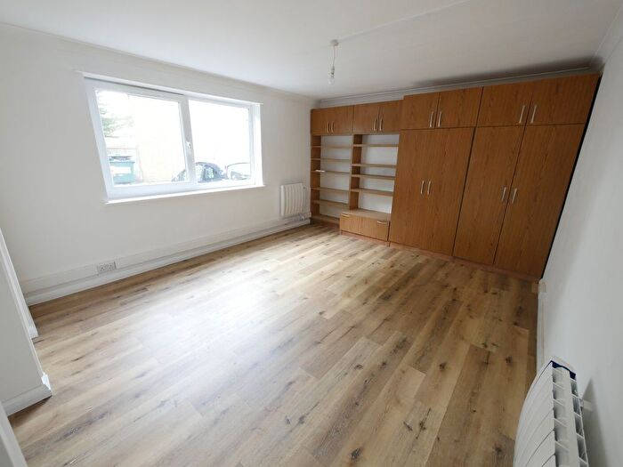 1 Bedroom Flat To Rent In Feltham Hill Road, Ashford, TW15