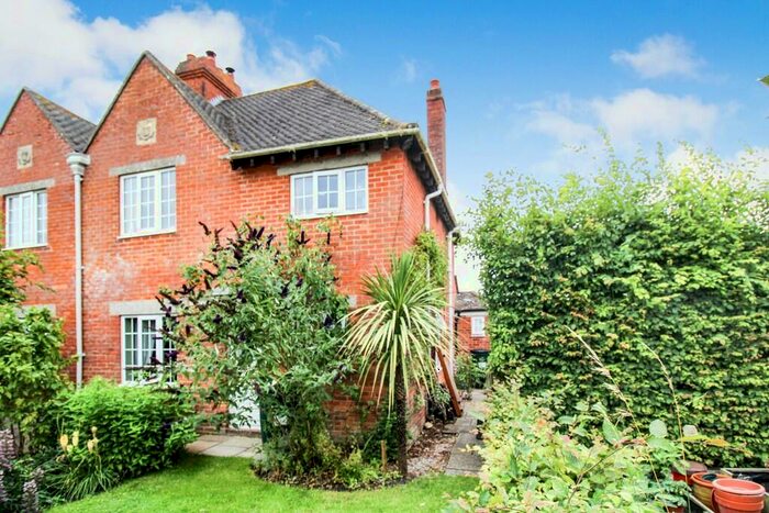 3 Bedroom Semi-Detached House For Sale In Oxford Cottages, Alton Barnes, SN8