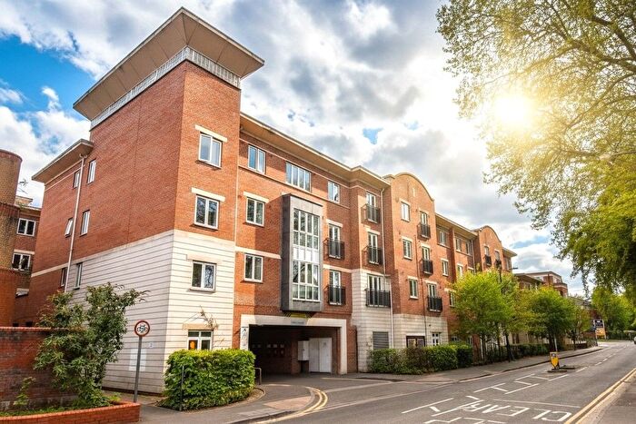 2 Bedroom Flat For Sale In Grenfell Road, Maidenhead, Berkshire, SL6