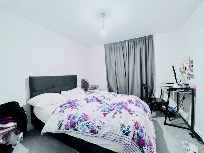 2 Bedroom Apartment To Rent In The Curve, Nottingham, NG7