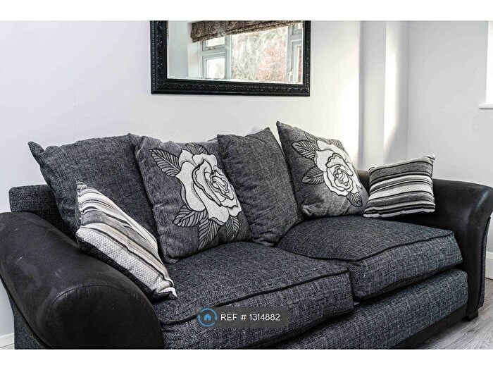 Studio To Rent In Park Road, Smallfield, Horley, RH6