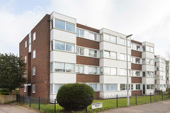 2 Bedroom Flat To Rent In Broomhill Road, Woodford Green, IG8
