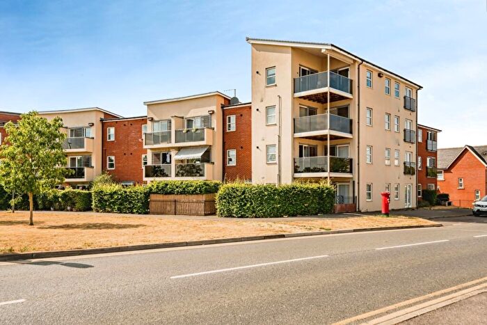 2 Bedroom Flat For Sale In Pondecroft, Aylesbury, Buckinghamshire, HP18