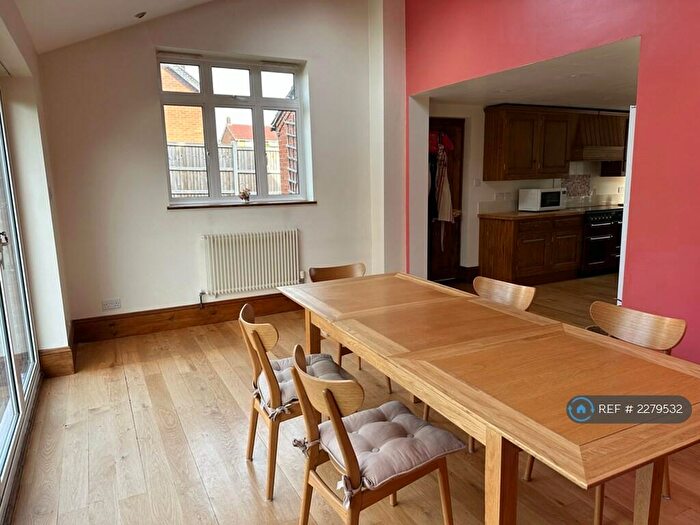 6 Bedroom Detached House To Rent In Park Lane, Knebworth, SG3