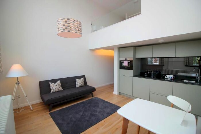 1 Bedroom Flat To Rent In Flat, Mcdonald Road, Edinburgh, EH7