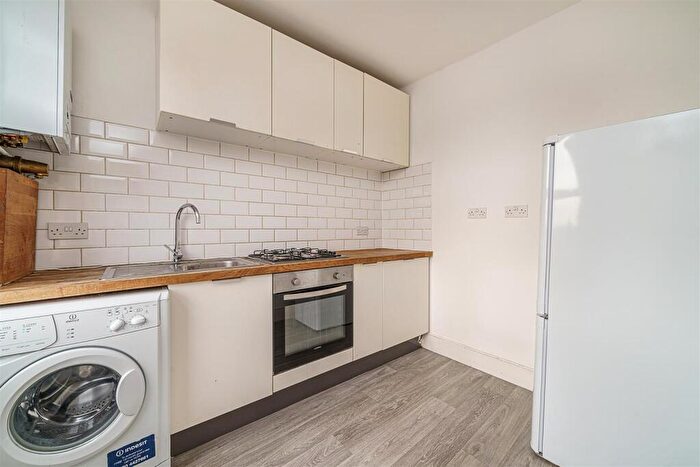 1 Bedroom Flat To Rent In Blythe Hill, Catford, SE6