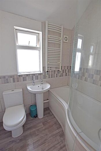 3 Bedroom Terraced House For Sale In Heathfield Road, Heath/Gabalfa, Cardiff, CF14
